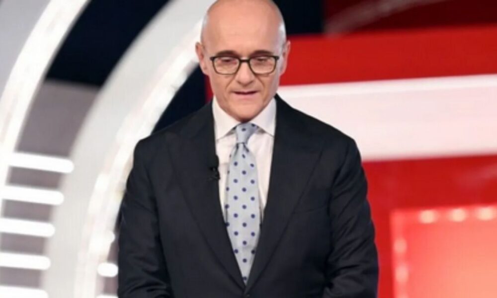 Alfonso Signorini si autosospende da Mediaset dopo le accuse di Fabrizio Corona sul Grande Fratello