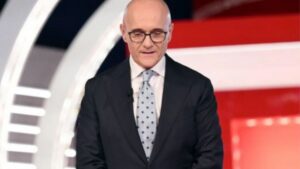 Alfonso Signorini si autosospende da Mediaset dopo le accuse di Fabrizio Corona sul Grande Fratello