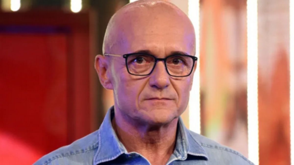 Alfonso Signorini indagato a Milano per violenza sessuale ed estorsione: coinvolto Antonio Medugno Alfonso Signorini indagato a Milano per violenza sessuale ed estorsione: coinvolto Antonio Medugno