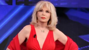 💅 Amanda Lear a Domenica In: “Eredità? Non ho più nulla. Ornella Vanoni è stata presa in giro”