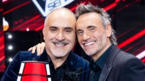 📺 Ascolti TV di Venerdì 19 Dicembre 2025: Trionfo per “The Voice Senior” e Scossa nell’Access