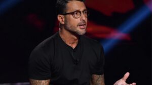 Fabrizio Corona, nuova puntata di Falsissimo: Samira Lui al centro e lo scontro con Mediaset