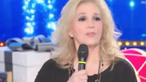 Iva Zanicchi a Domenica In: “Fate il Presepe, Non Lasciatevi Intimidire”