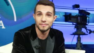 Marco Carta shock a La Volta Buona: “Mio padre mi rifiutò, mamma è morta giovanissima”