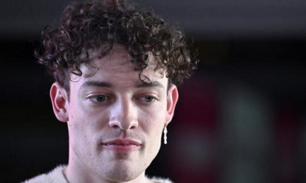 🏆 Nemo Restituisce il Trofeo Eurovision 2024: “Non Sento Più che Debba Stare sul Mio Scaffale”