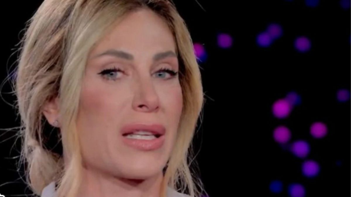 ? Paola Caruso in Lacrime per la Morte della Mamma Wanda ? Paola Caruso in Lacrime per la Morte della Mamma Wanda