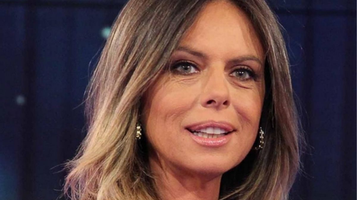 ? Il “Maleficio” di Mago Forest: Paola Perego Scivola Due Volte sul Palco di GialappaShow ? Il “Maleficio” di Mago Forest: Paola Perego Scivola Due Volte sul Palco di GialappaShow