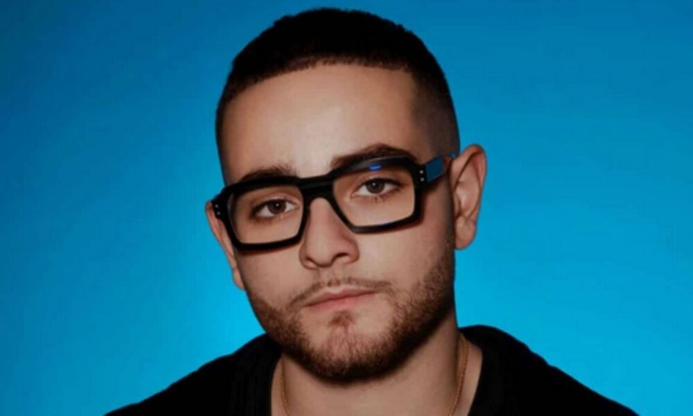 Lutto per Rocco Hunt: “Te ne sei andato con la mia mano nella tua”