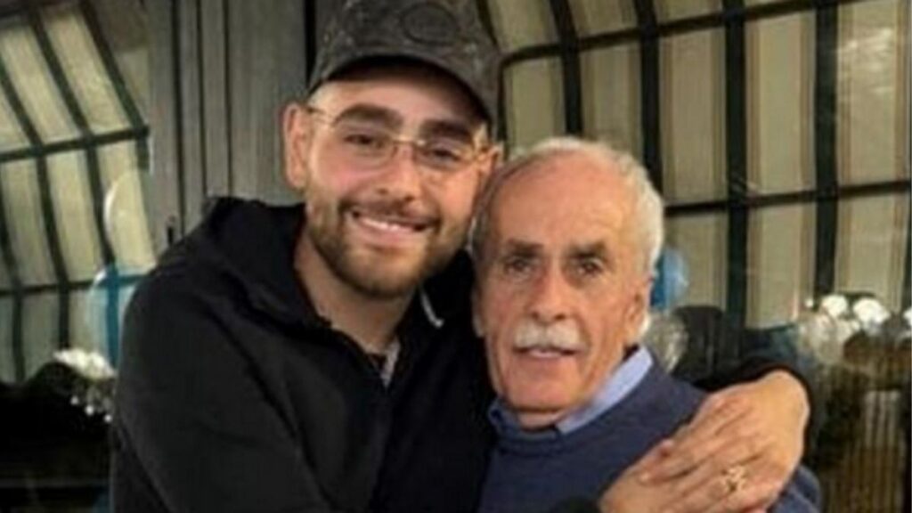 Lutto per Rocco Hunt: "Te ne sei andato con la mia mano nella tua" 48 rocco hunt e il nonno