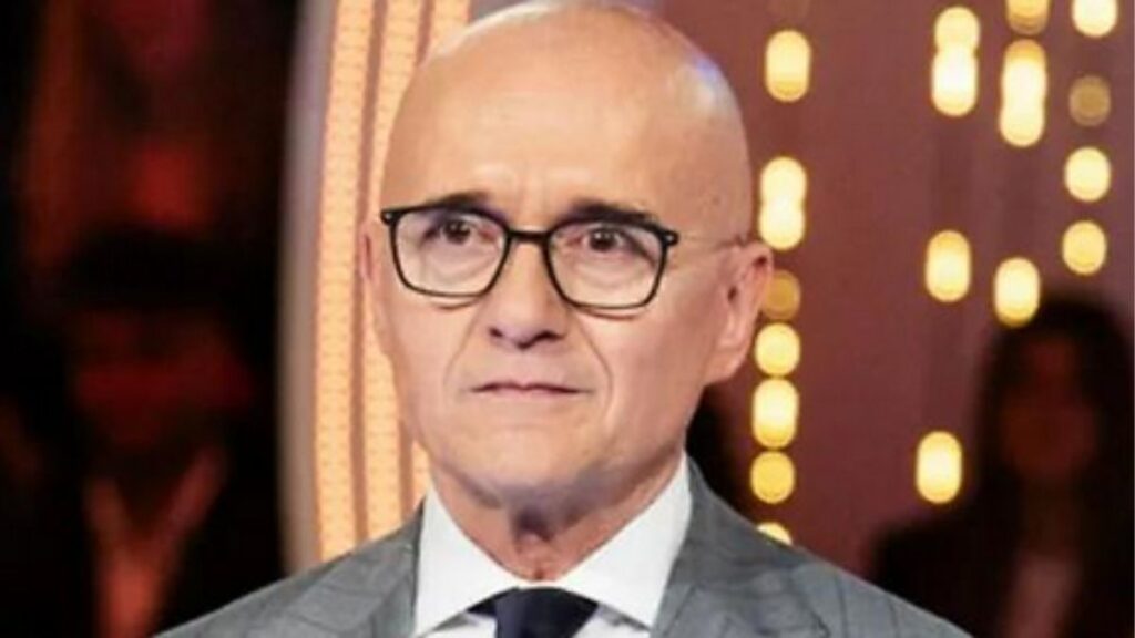 Alfonso Signorini su Antonio Medugno: “È un soggetto particolare, penso sia pubblicità” 47 alfonso signorini