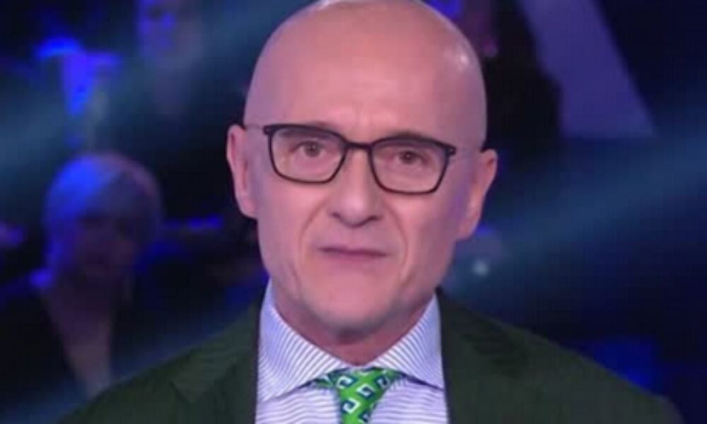 Alfonso Signorini rompe il silenzio su Chi: «La verità non ha fretta», la risposta alle accuse di Corona