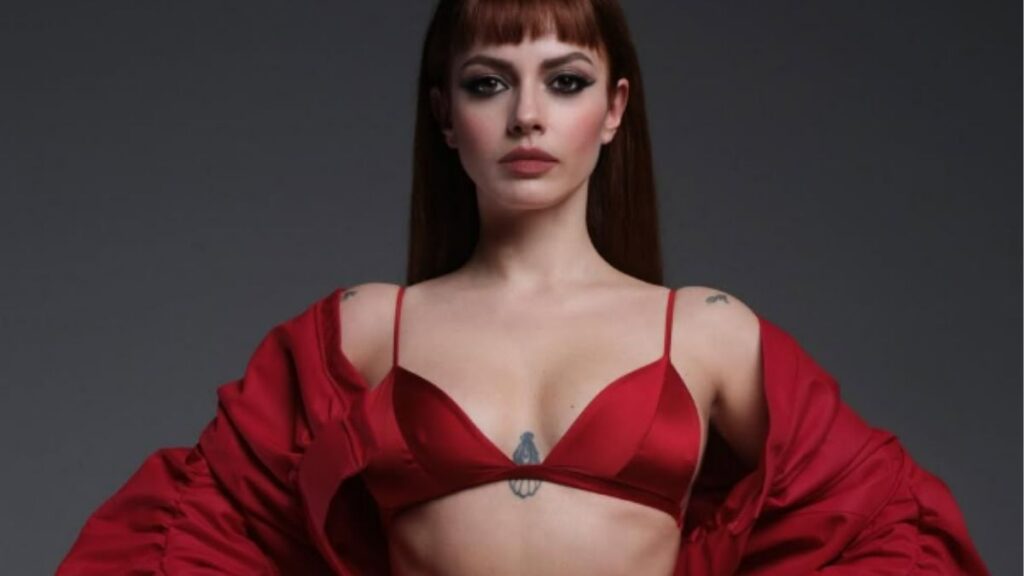 Annalisa svela il suo nuovo tatuaggio sul petto: il significato e la reazione dei fan 47 annalisa 1