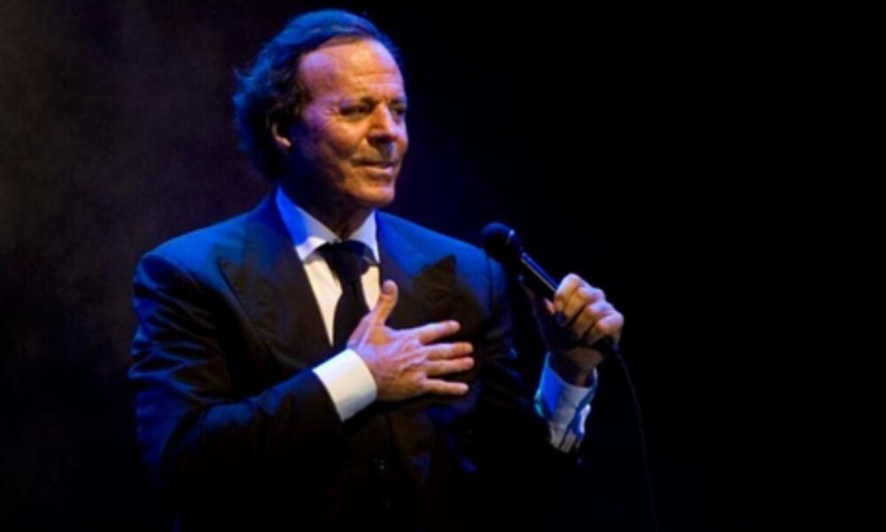 Julio Iglesias accusato di presunte aggressioni sessuali