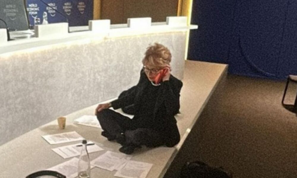Otto e Mezzo, Lilli Gruber evacua lo studio di Davos: conduzione telefonica su La7