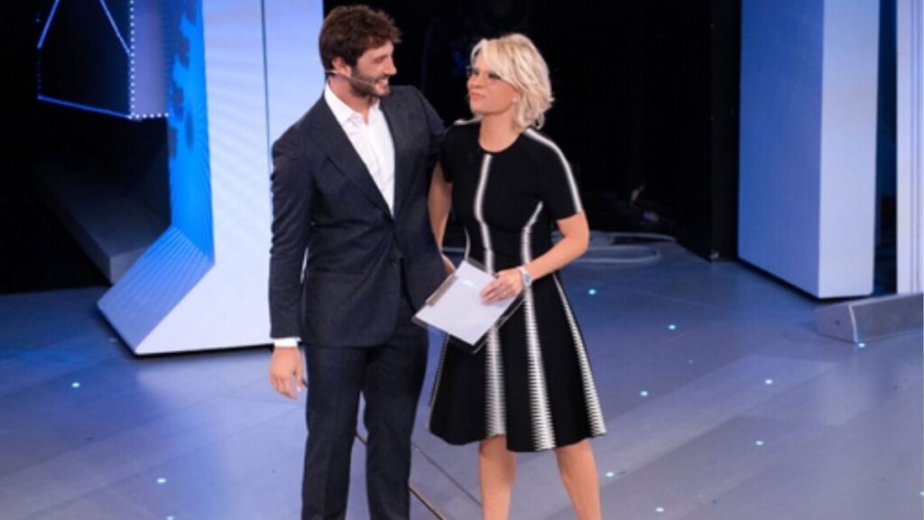 Ascolti TV di sabato 17 gennaio 2026: C’è Posta per Te domina la prima serata, bene The Voice Kids 52 maria de filippi e stefano de martino