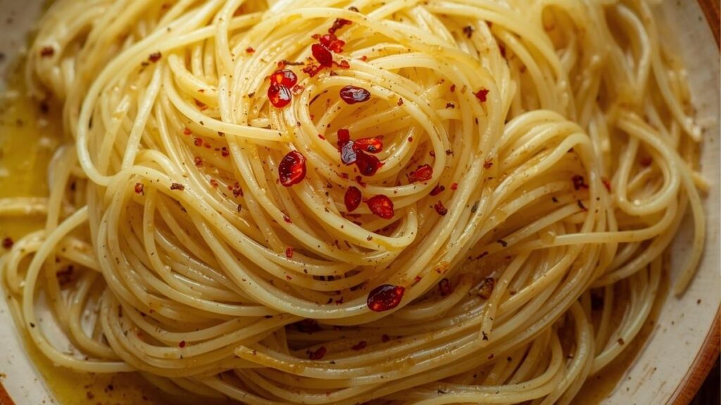 L'origine della pasta aglio, olio e peperoncino: una tradizione campana con influenze popolari 51 pasta aglio olio e peperoncino 1