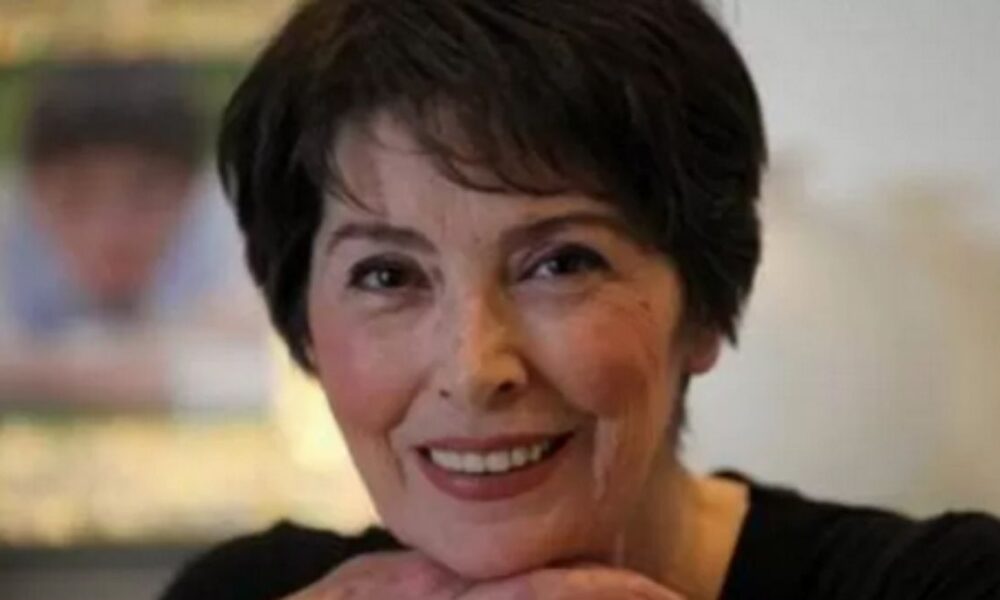 Addio a Raffaella Bragazzi, storica voce di Ok, il prezzo è giusto: il commosso tributo di Iva Zanicchi