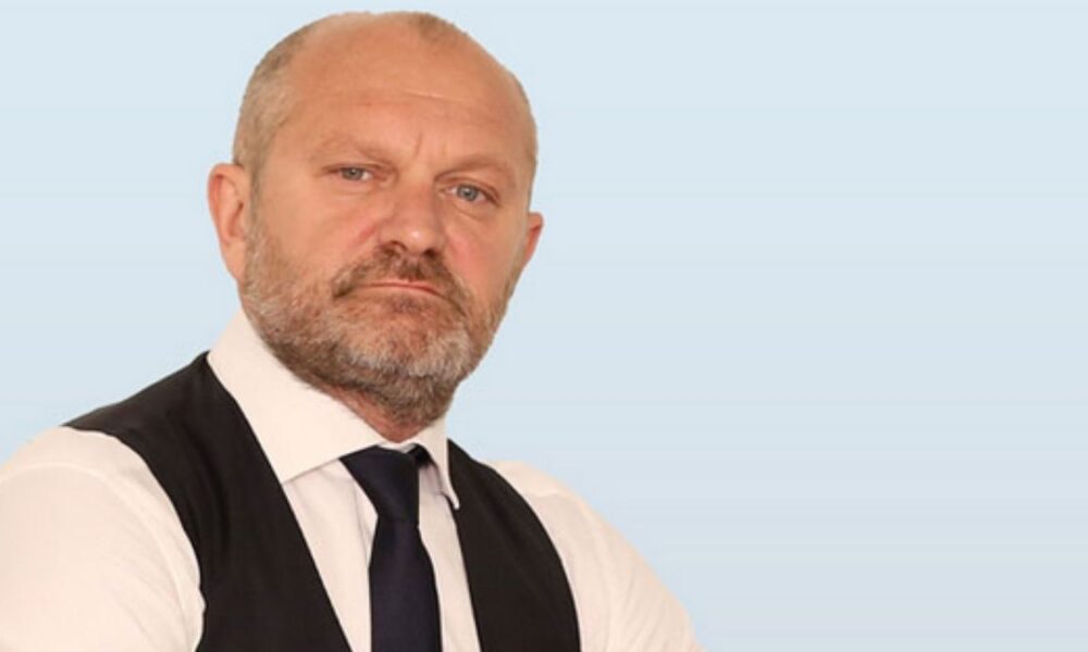 Andrea Pucci rinuncia a Sanremo dopo le polemiche: solidarietà della Meloni e della destra