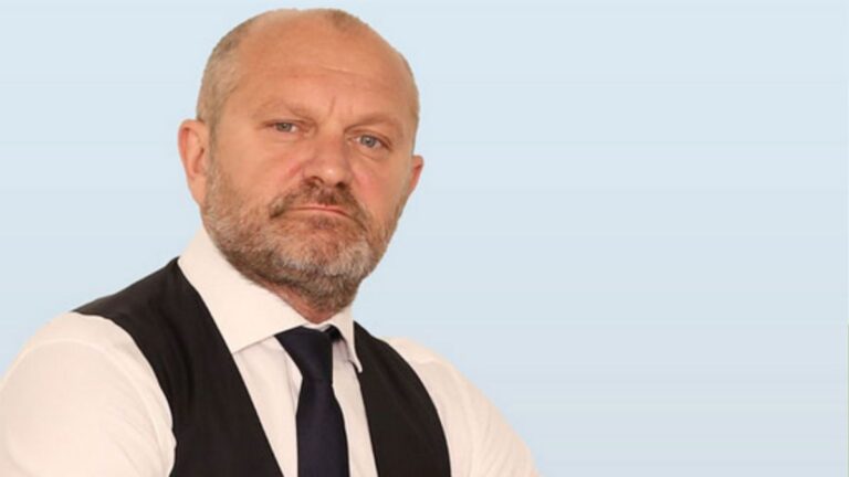 Andrea Pucci rinuncia a Sanremo dopo le polemiche: solidarietà della Meloni e della destra