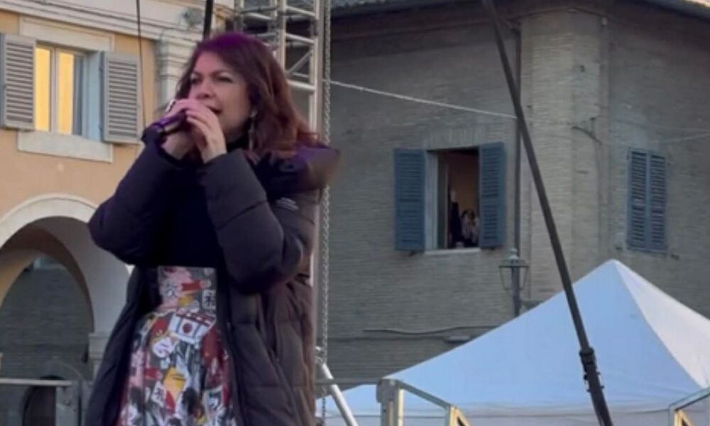 Cristina D’Avena infiamma i settemila del Carnevalon
