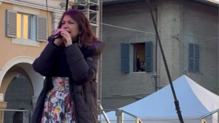 Cristina D’Avena infiamma i settemila del Carnevalon