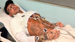 Fabrizio Corona ricoverato per una “grave infezione”: dimesso dopo tre giorni, lunedì atteso a Fuorigrotta