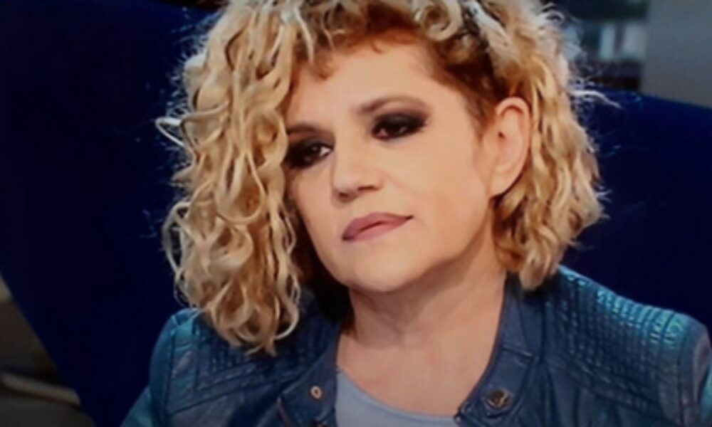 Manuela Villa critica l’assenza dal ricordo del padre Claudio a Domenica In