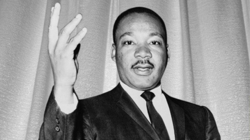 Rosa Parks, la donna che disse “No”: la storia dell’attivista dei diritti civili 53 martin luther king