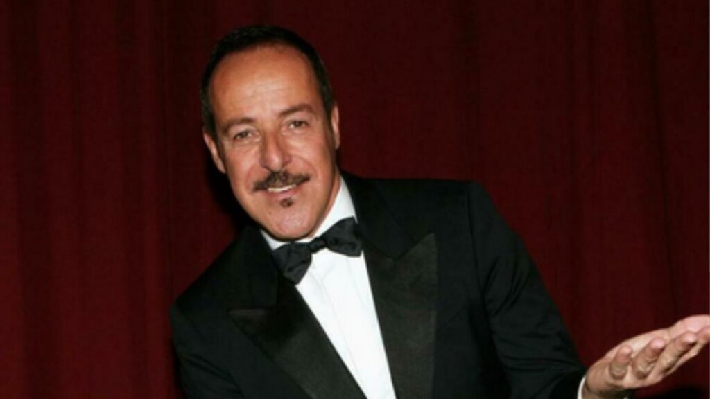 Massimo Lopez, ritorna in TV lo storico spot SIP: nostalgia virale e mistero a poche ore da Sanremo 2026 52 massimo lopez 1