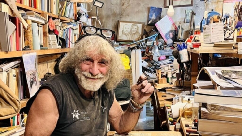 Mauro Corona, la casa rifugio di Erto: legno, sculture e una vista unica sui boschi 53 mauro corona DOVE VIVE