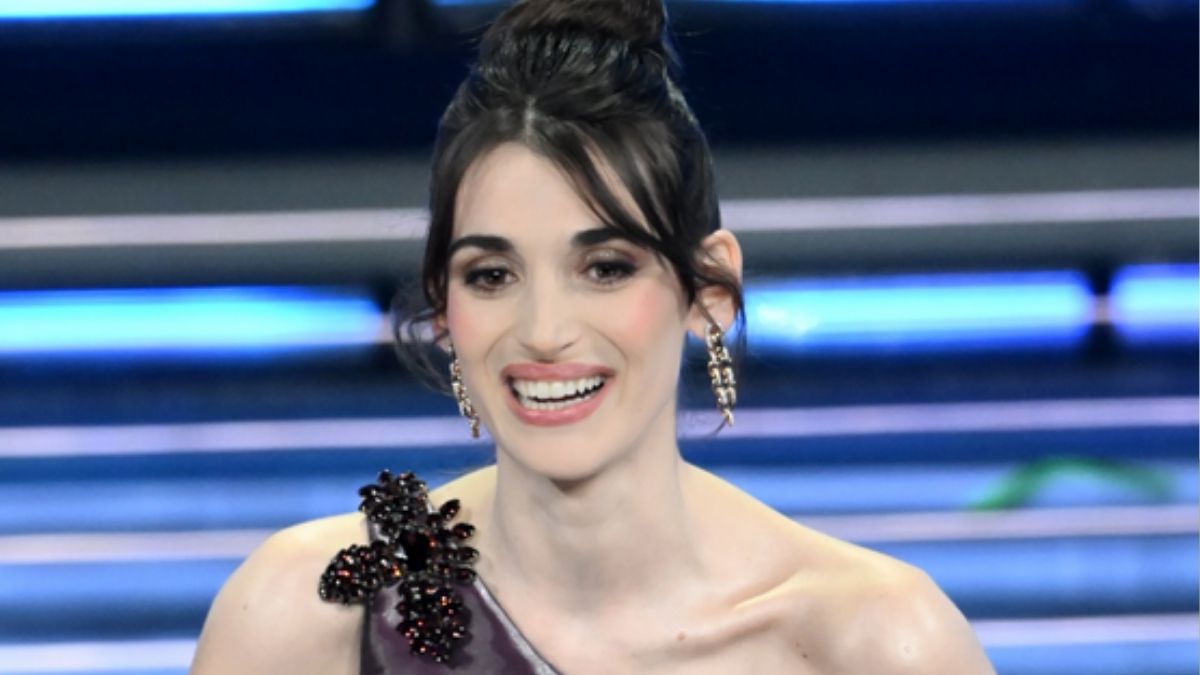 Pilar Fogliati perde un orecchino da oltre 20mila euro a Sanremo 2026: il brivido in diretta all’Ariston