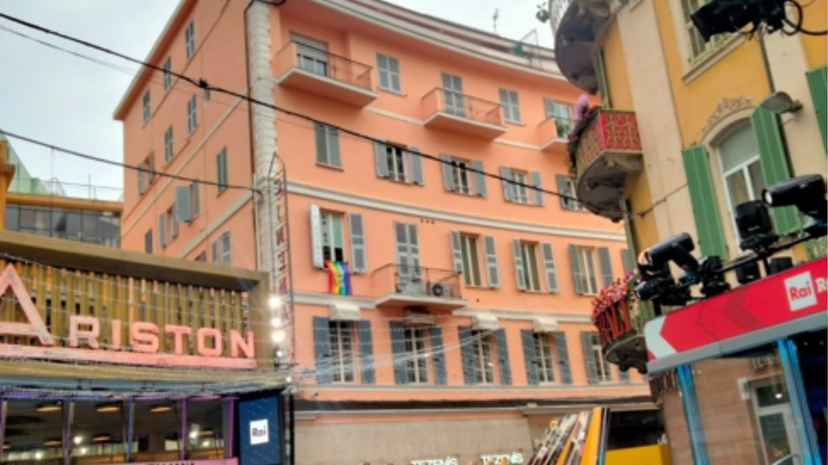 Sanremo 2026, la scaletta della seconda serata: ospiti e cantanti in gara