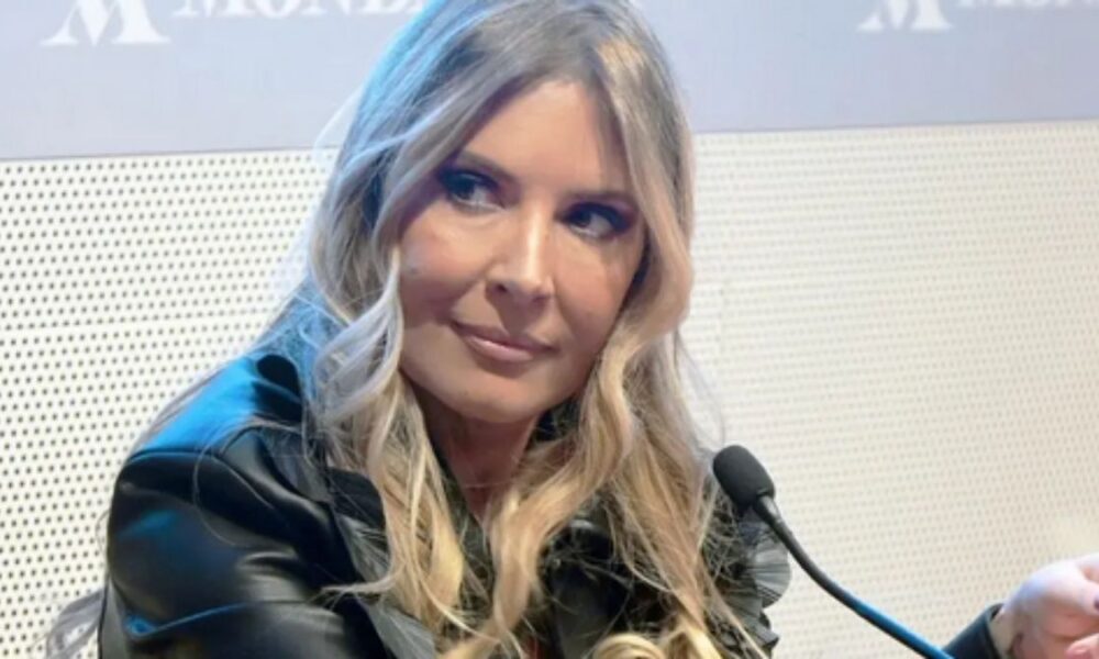 “Sembra un rehab”: Selvaggia Lucarelli demolisce Sanremo 2026 e punge Carlo Conti
