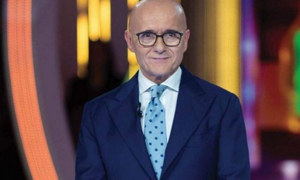 Alfonso Signorini lascia “Chi”: «Decisione maturata da anni, non c’entra il caso Corona»