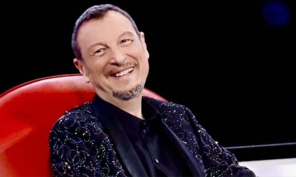 Amadeus è il quarto giudice del serale di ‘Amici 25’: il video-annuncio ufficiale