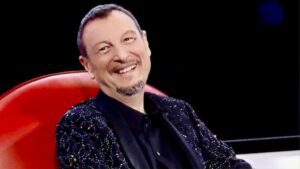 Amadeus è il quarto giudice del serale di ‘Amici 25’: il video-annuncio ufficiale