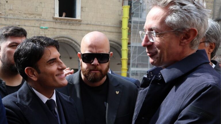 Sal Da Vinci riceve la Medaglia della Città di Napoli: un riconoscimento per l’ambasciatore della musica napoletana