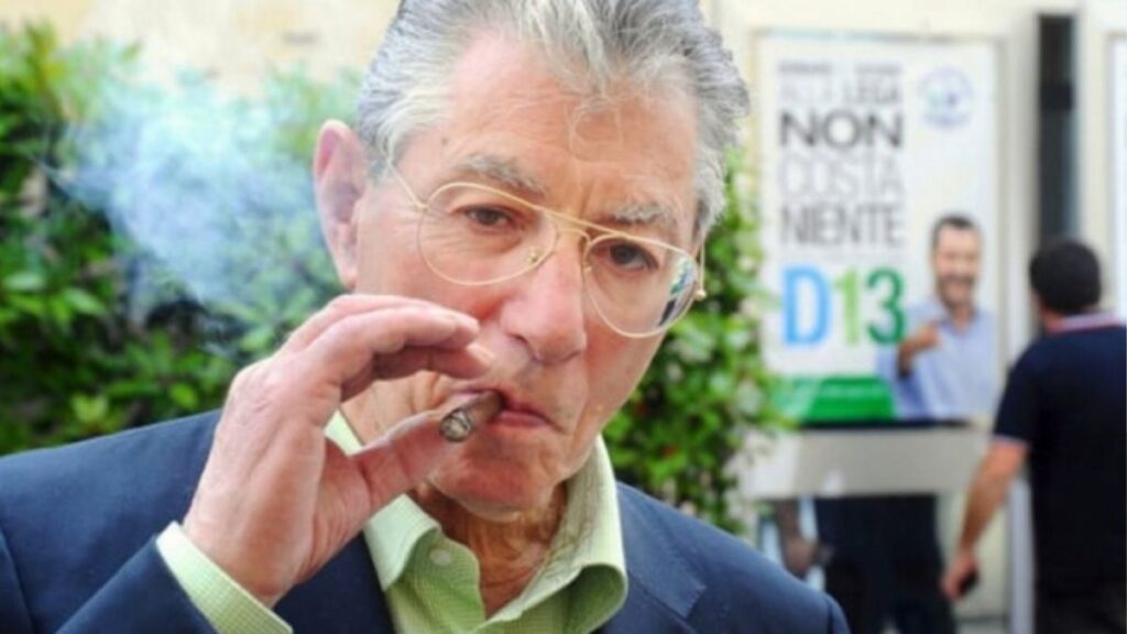 È morto Umberto Bossi. Addio al 'senatur' 52 umberto bossi morto