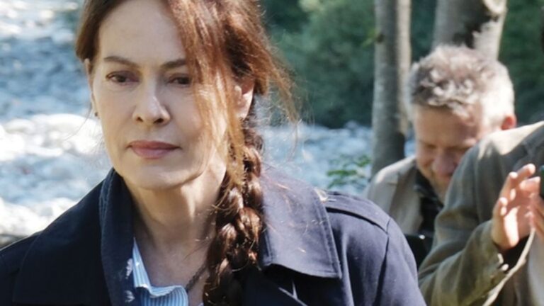 Ascolti TV di lunedì 12 ottobre 2026: trionfa Elena Sofia Ricci con “I casi di Teresa Battaglia”, il Grande Fratello Vip al 17.5%